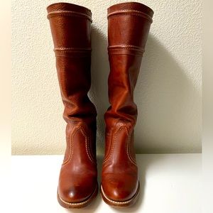 Beautiful pair of Frye boots. Size 8 in Mahogany.